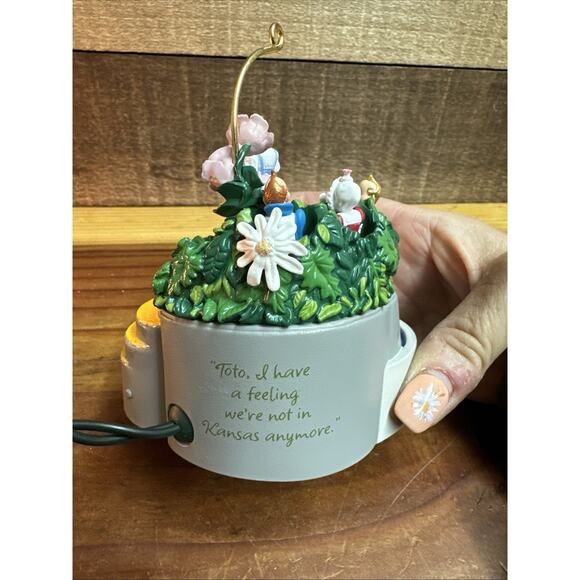 Hallmark Wizard of Oz Dorothy Toto Ornament Display Base Yellow Brick Rd Tested - Picture 3 of 7